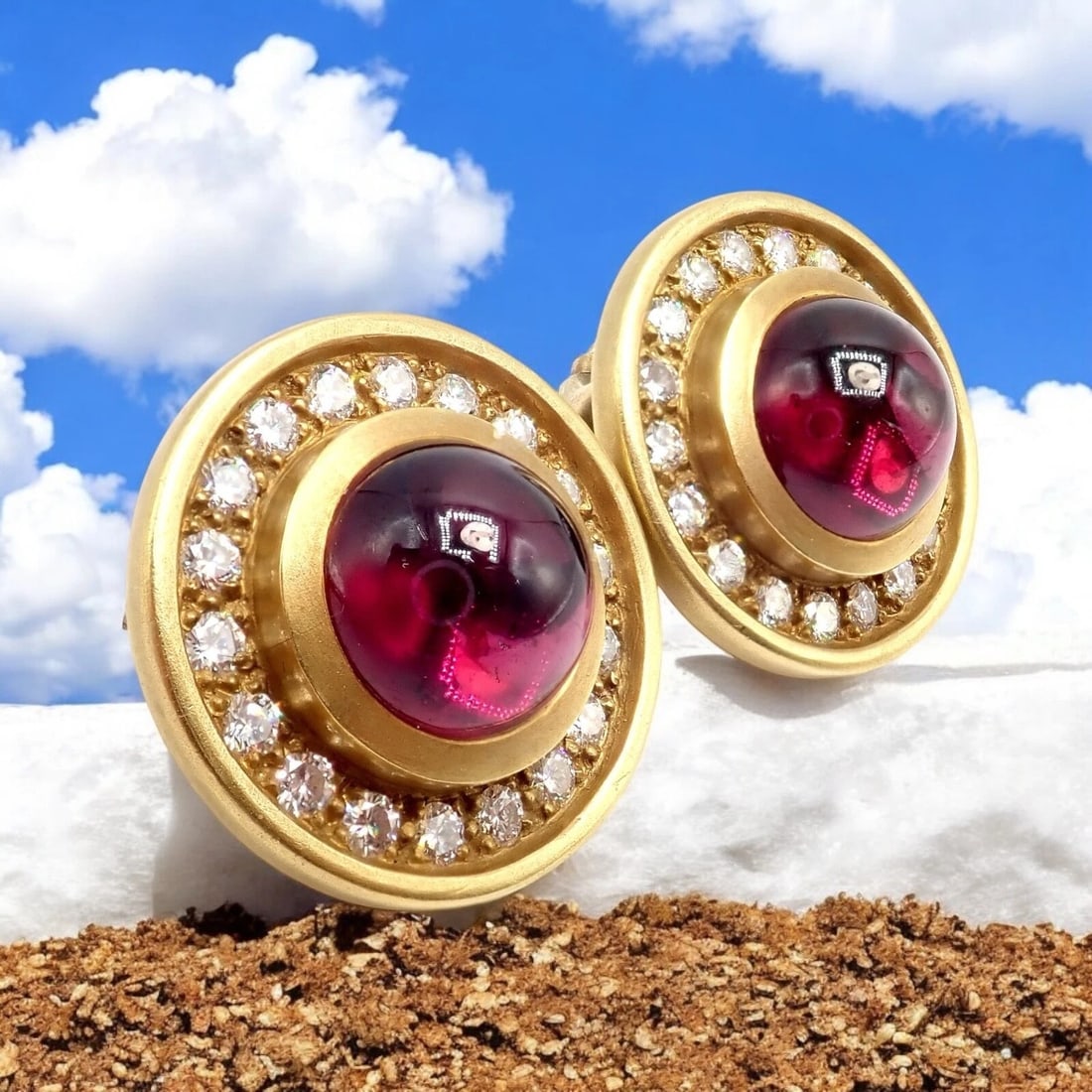 Rare! Vintage Kieselstein Cord 18k Yellow Gold Garnet Diamond Earrings 1997: Exuding timeless sophistication, these vintage Kieselstein Cord earrings from 1997 are masterfully crafted in 18k yellow gold. Glittering diamonds perfectly complement luscious garnets, creating a