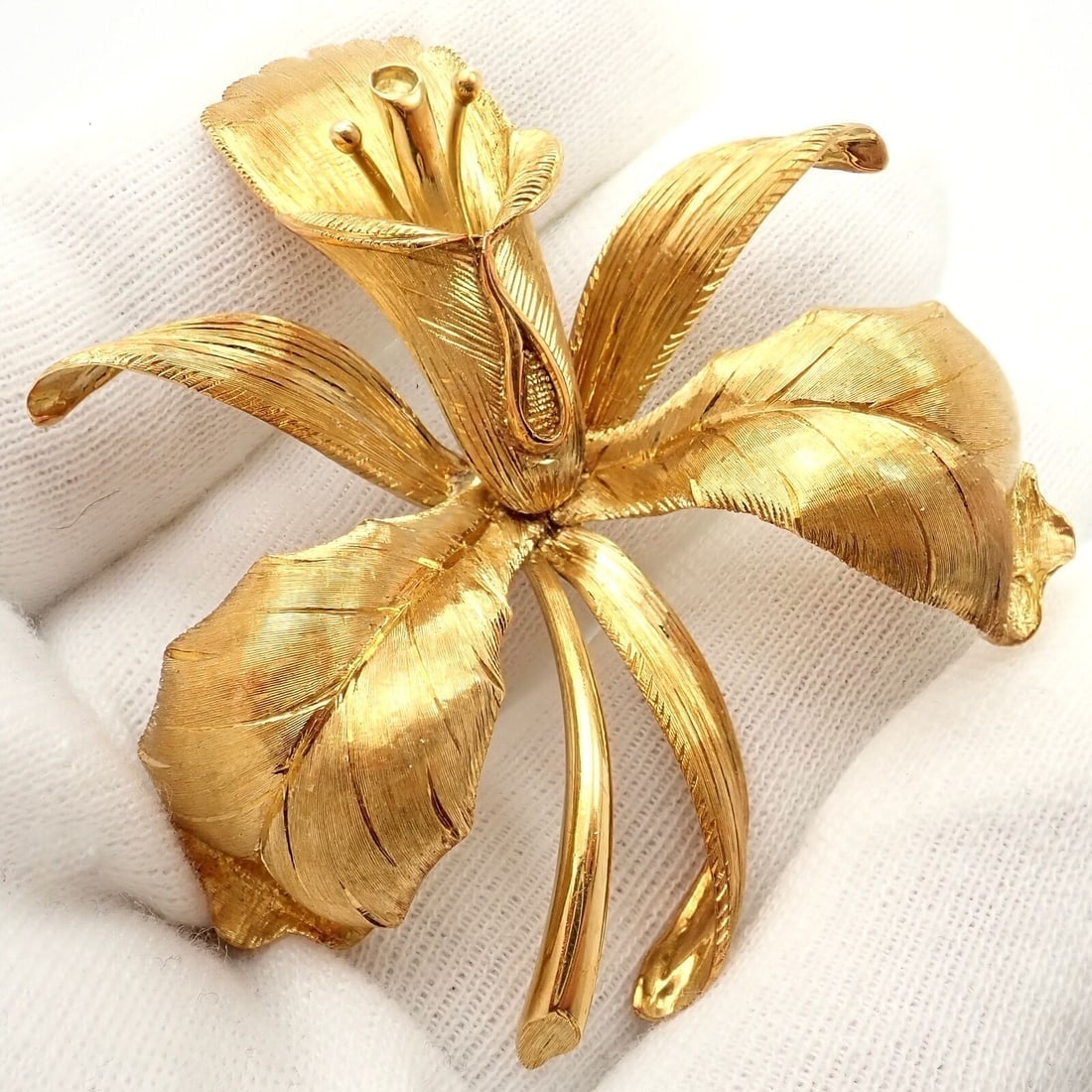 Vintage Tiffany & Co 18k Yellow Gold Large Orchid Calla Lily Pin Brooch 1950s: Vintage Tiffany & Co 18k Yellow Gold Large Orchid Calla Lily Pin Brooch 1950s Vintage Tiffany & Co 18k Yellow Gold Large Orchid Calla Lily Pin Brooch 1950s Product Description About This Piece: Metal: