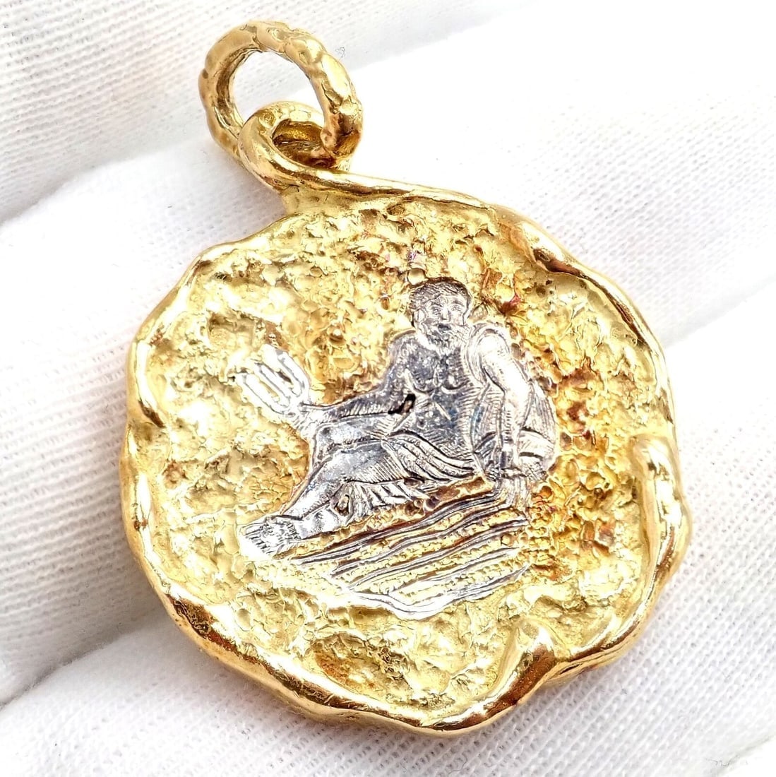 Rare! Vintage Chaumet Paris 18k Yellow Gold Zodiac Aquarius Pendant Medallion - 6
