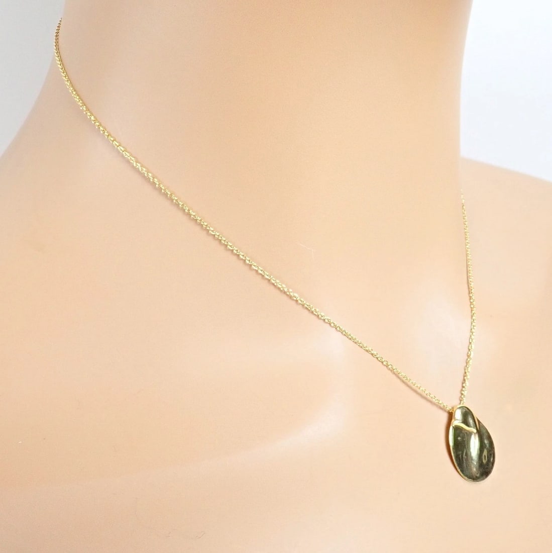 Tiffany & Co Peretti 18k Yellow Gold Madonna Medium Pendant Chain Necklace - 9