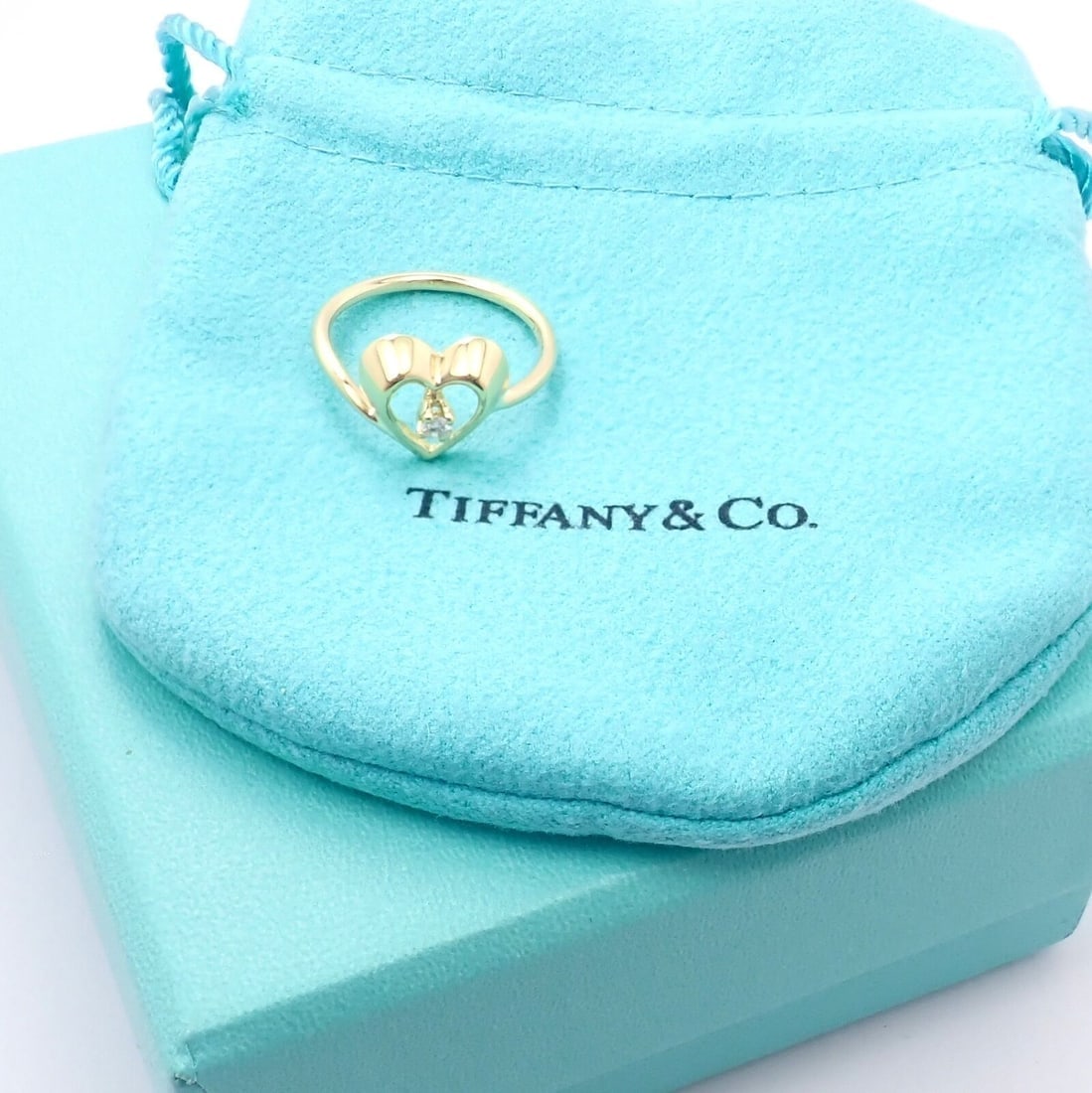 Authentic! Vintage Tiffany & Co 18k Yellow Gold Diamond Heart Ring - 4