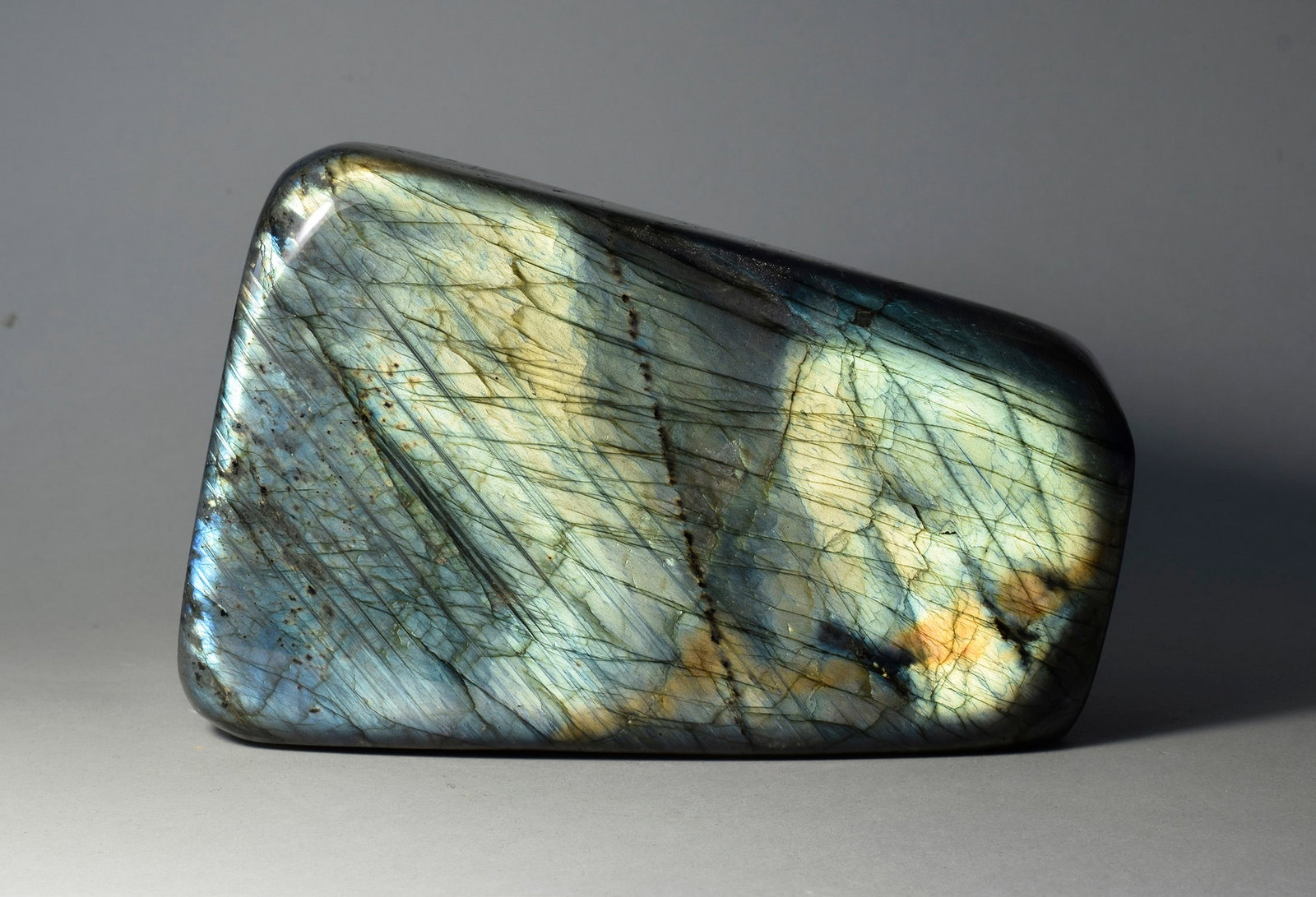 Beautiful greenish labradorite freeform - 4