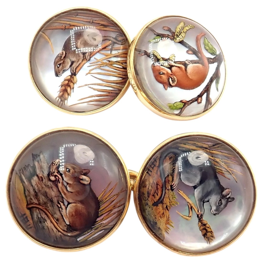 Vintage Tiffany & Co 18k Yellow Gold Essex Reverse Intaglio Field Mice Cufflinks: Charming vintage Tiffany & Co. cufflinks in 18k yellow gold, showcasing exquisite Essex crystal reverse intaglio scenes. Finely painted field country mice motifs appear beneath domed rock crystal, cap