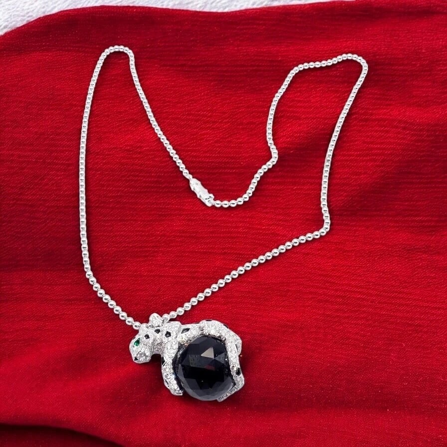 Panthere de Cartier Panther 18k Gold Diamond Emerald Onyx Pendant Necklace Paper - 2