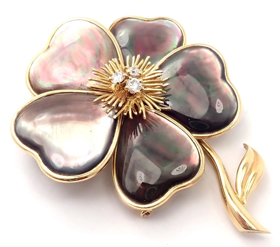 Van Cleef & Arpels Clématite 18k Yellow Gold Diamond Gray Mother of Pearl Brooch - 7