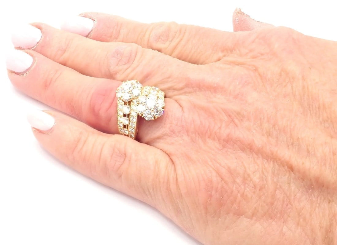 Authentic! Van Cleef & Arpels Snowflake 18k Yellow Gold Diamond Two Flower Ring - 10