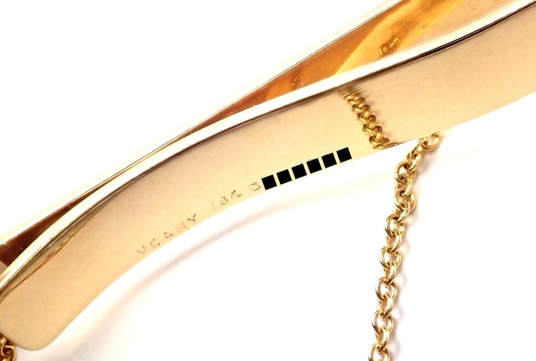 Authentic! Van Cleef & Arpels 18k Yellow Gold Diamond Vintage Alhambra Tie Clip - 8