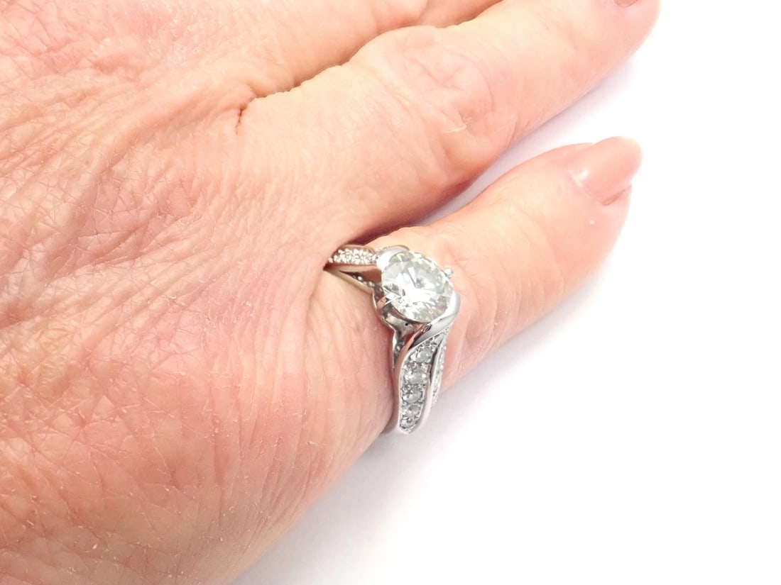 Authentic! Van Cleef & Arpels Platinum 1.88ct VVS1 E Diamond Engagement Ring GIA - 6