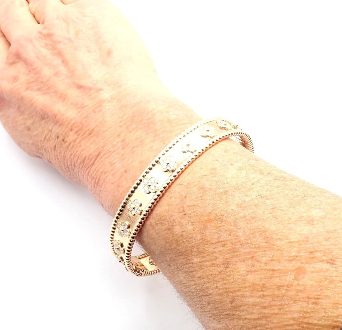 Authentic! Van Cleef & Arpels 18k Rose Gold Diamond Clovers Bangle Bracelet - 13