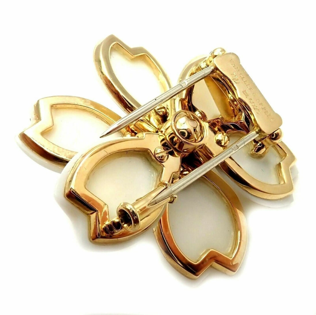 Van Cleef & Arpels Rose de Noel Diamond White Coral Flower Yellow Gold Brooch - 10