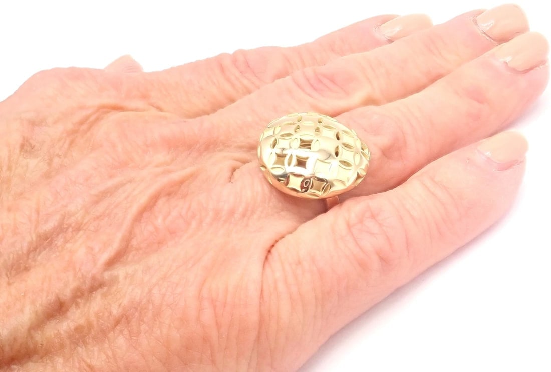 Authentic! Louis Vuitton Monogram 18k Yellow Gold Large Ring - 8