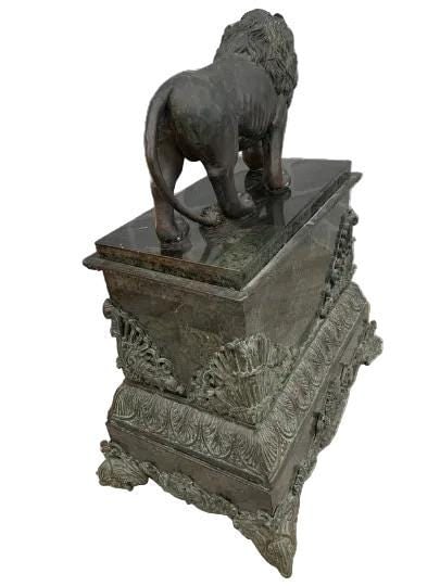 Antique French Marble Lion Mantel Clock - 5