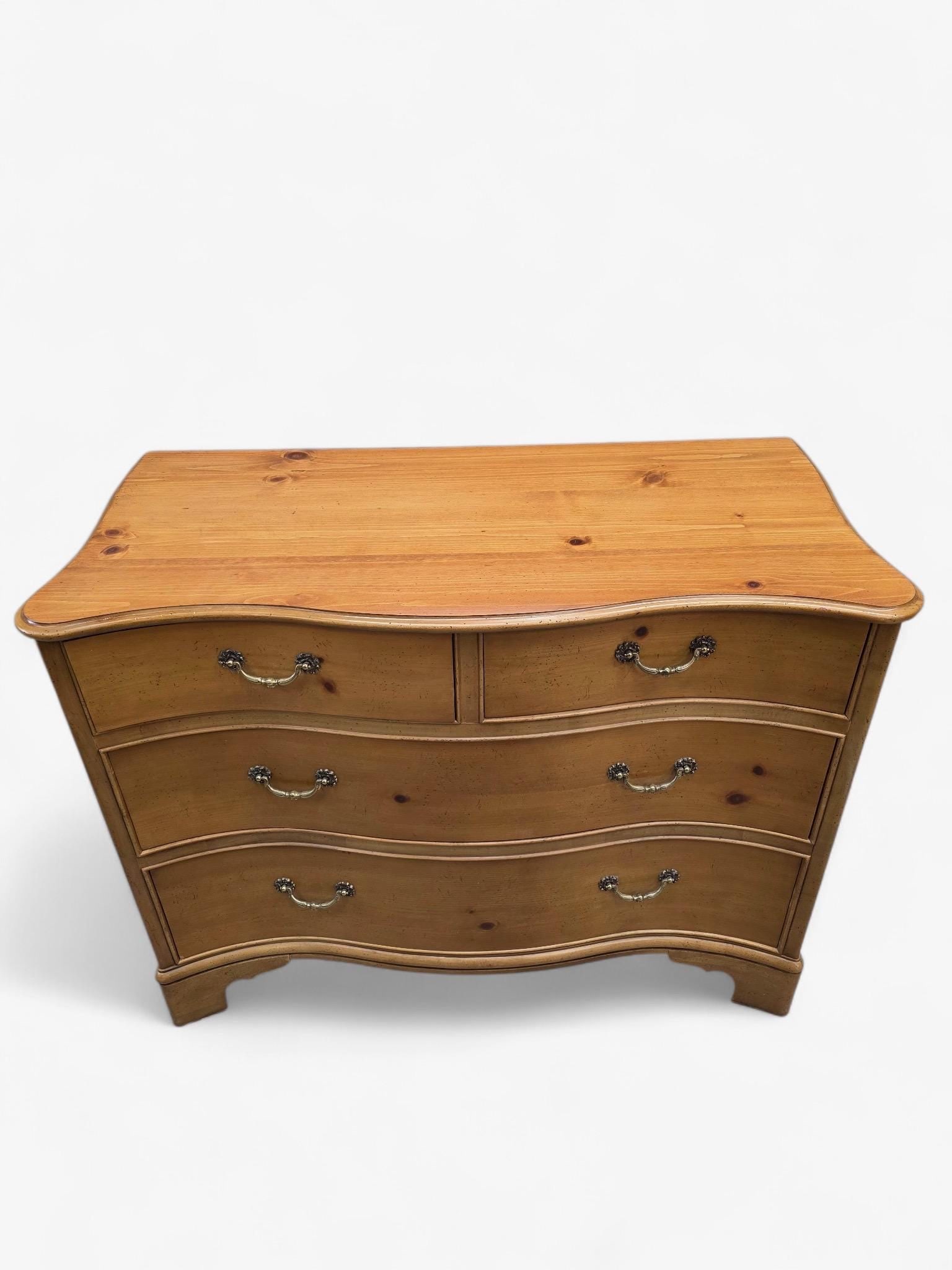 Baker Furniture Georgian Style Serpentine Pine Chest of Drawers – 4 Drawer - 3