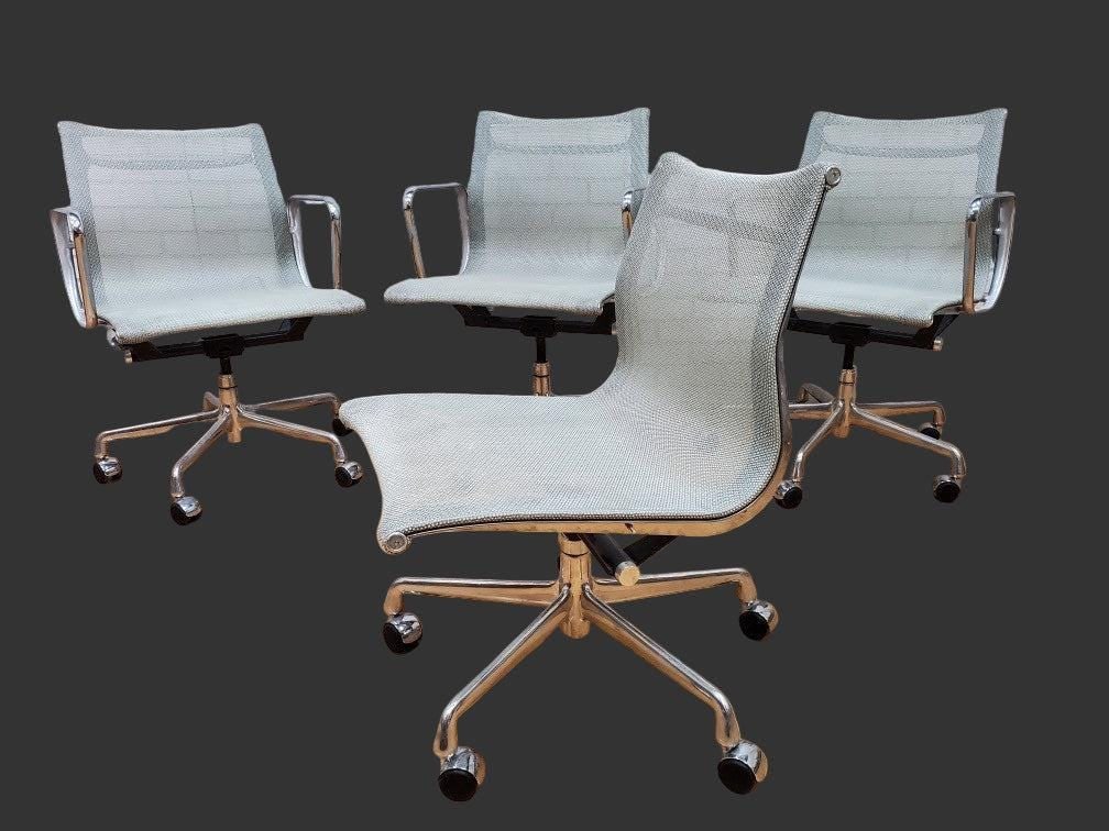 MCM Herman Miller Grey Mesh Aluminum Group Chair - Set of 5 - 4