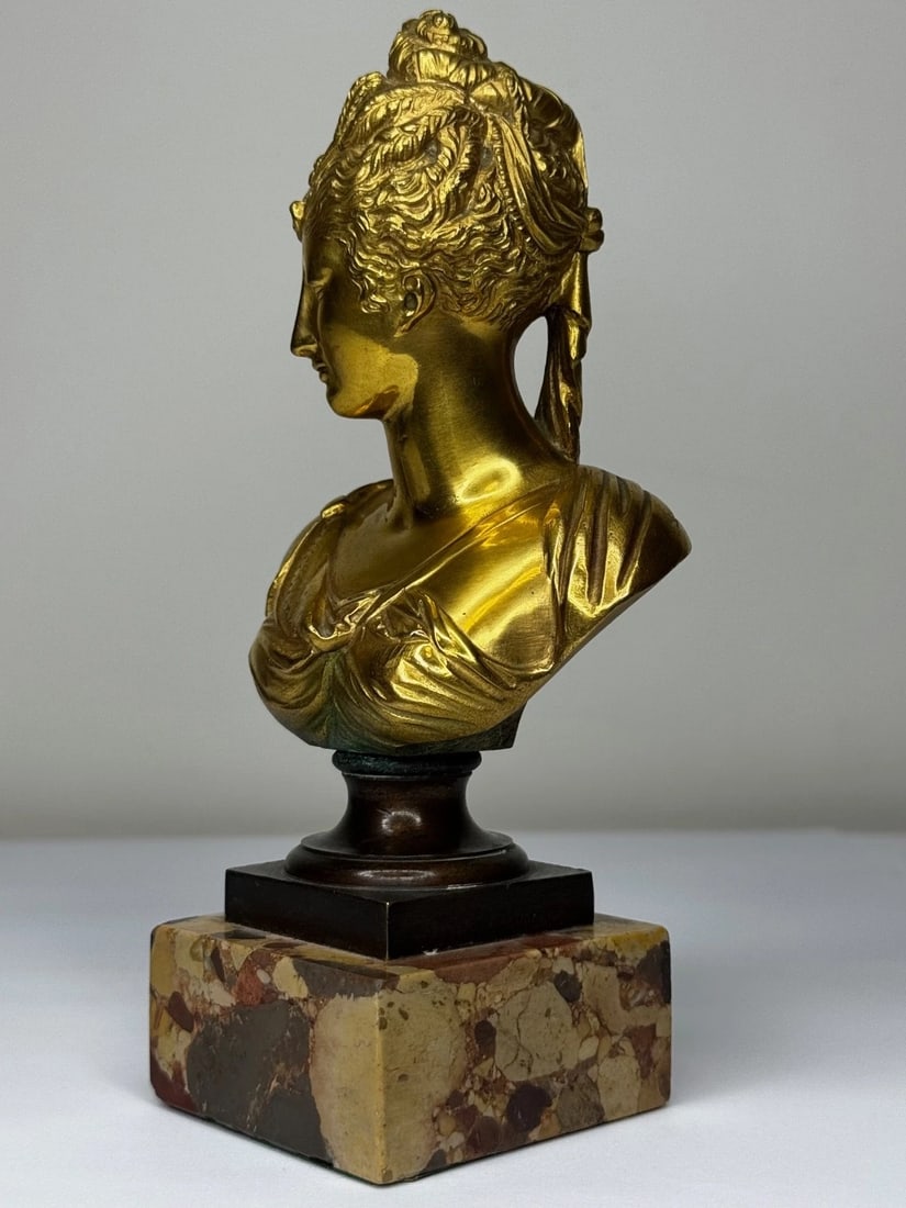 Parisian Bronze Bust of Marie Antoinette In the Manner of Mathurin Moreau c1880 - 4
