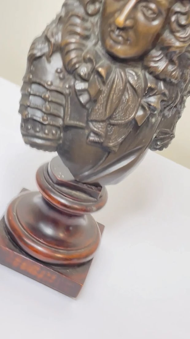 Classical French 19th Century Antique Bronze Model Bust Of Louis XIV - 2