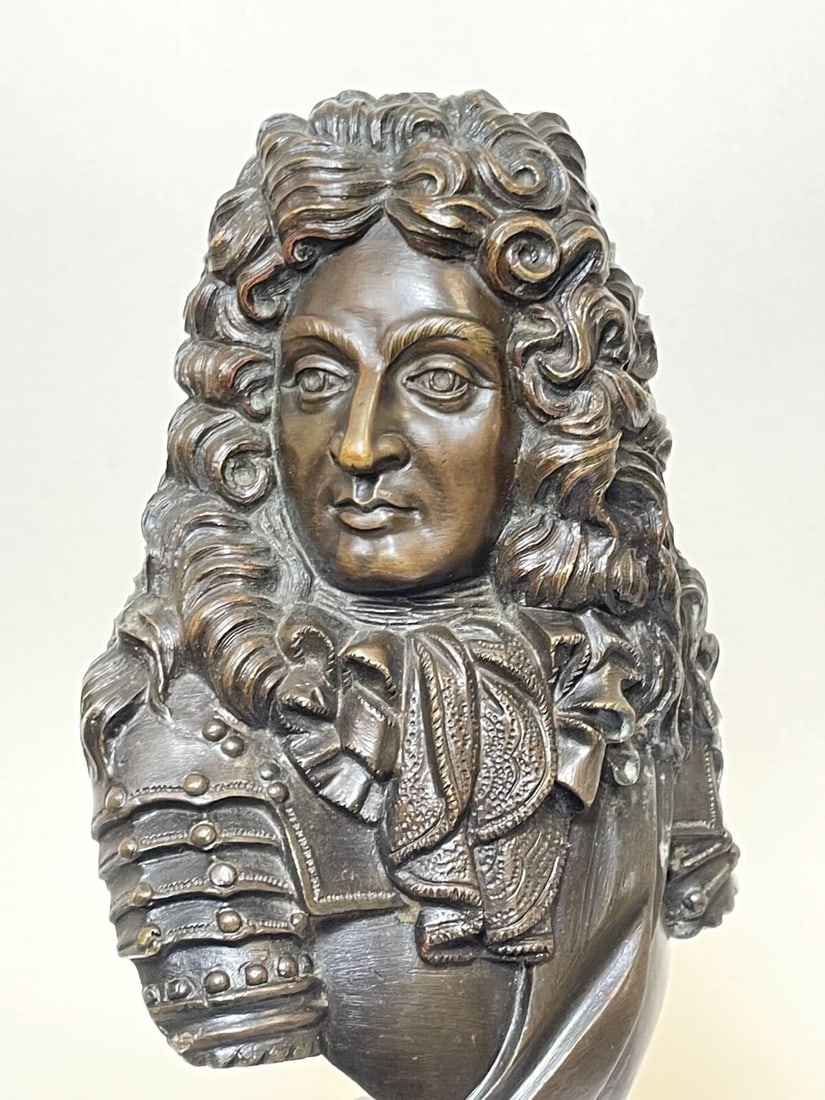 Classical French 19th Century Antique Bronze Model Bust Of Louis XIV - 3