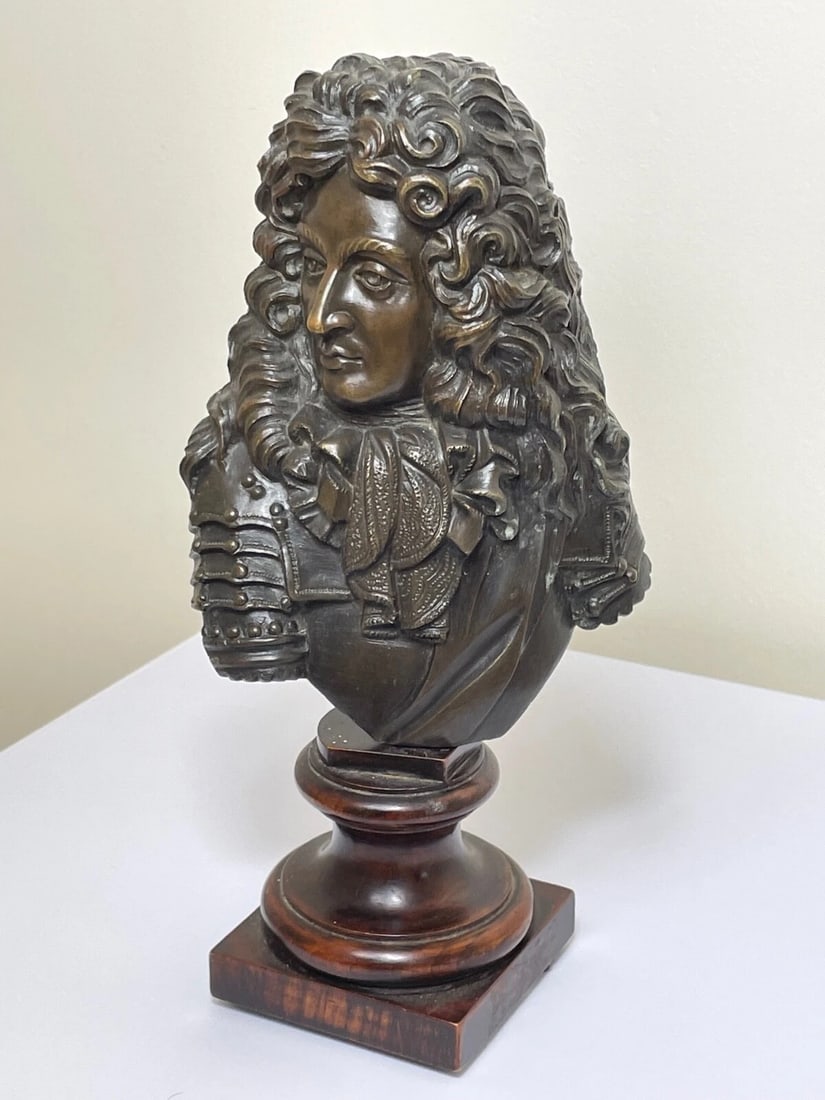 Classical French 19th Century Antique Bronze Model Bust Of Louis XIV - 9
