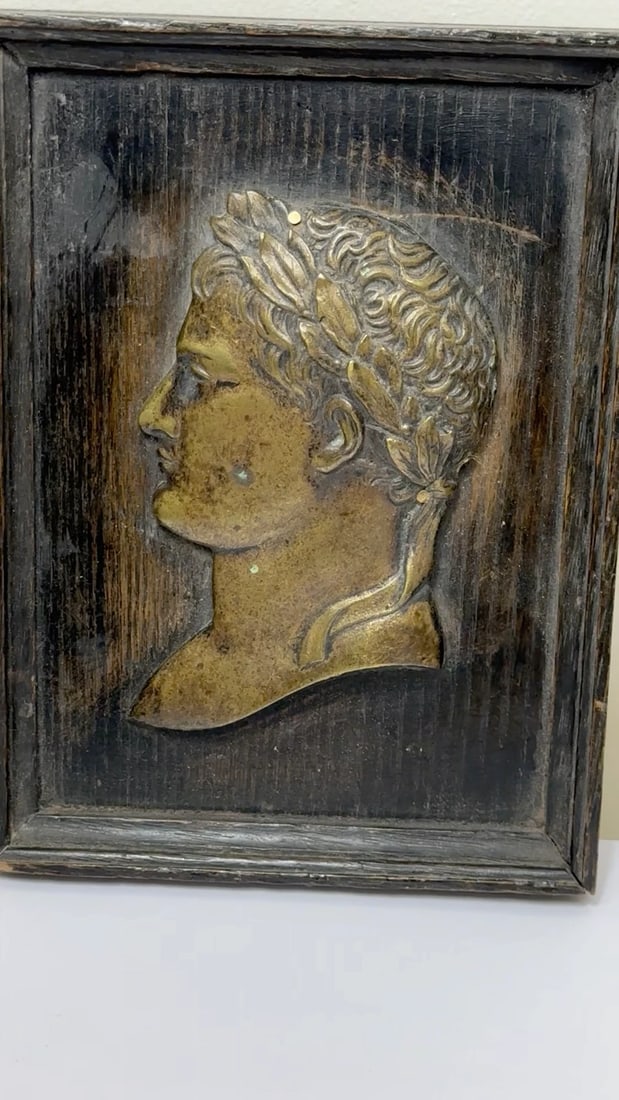 French 19th Century Napoleon Wearing Laurel Wreath Crown Wall Sculpture - 2