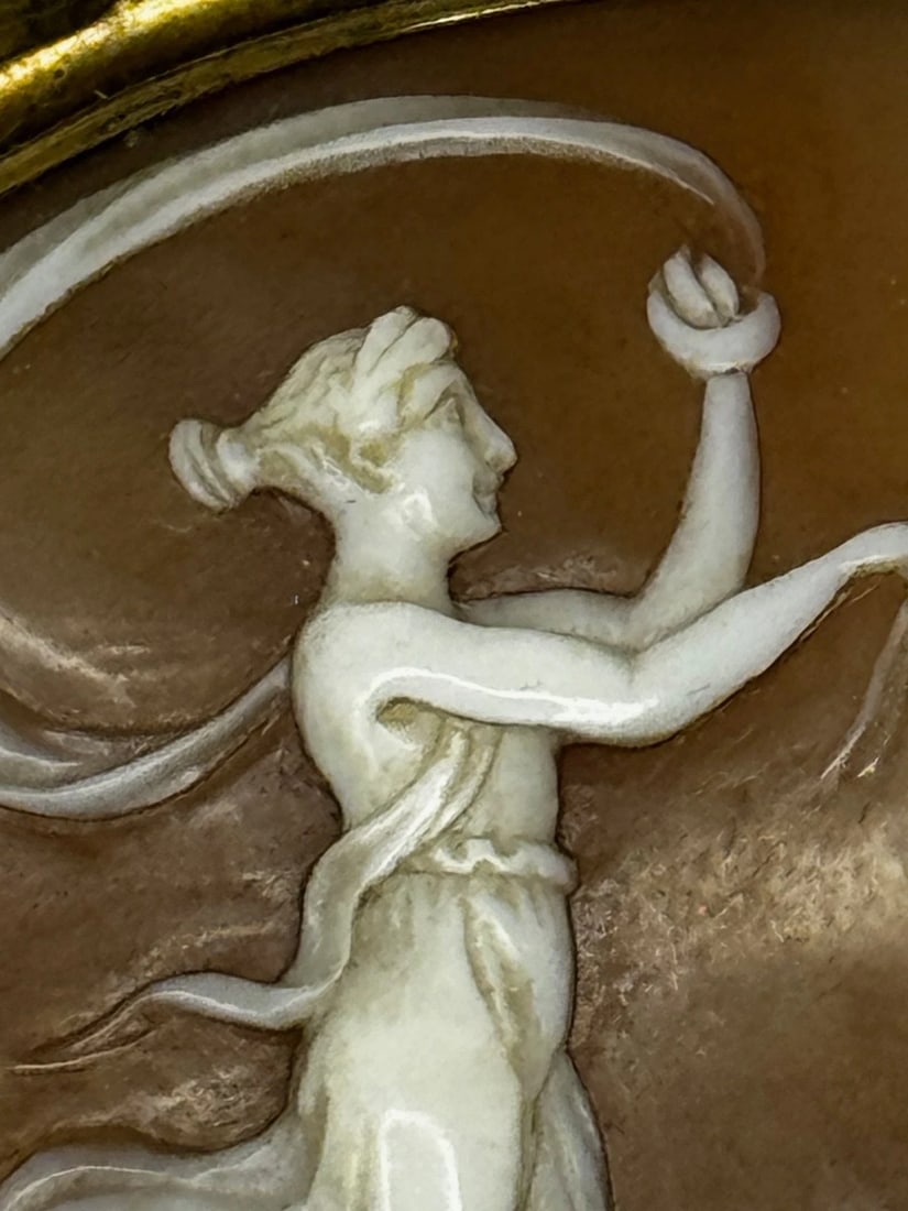 Roman Goddess Aurora in Her Chariot Important Georgian Shell Cameo Brooch c1820 - 15