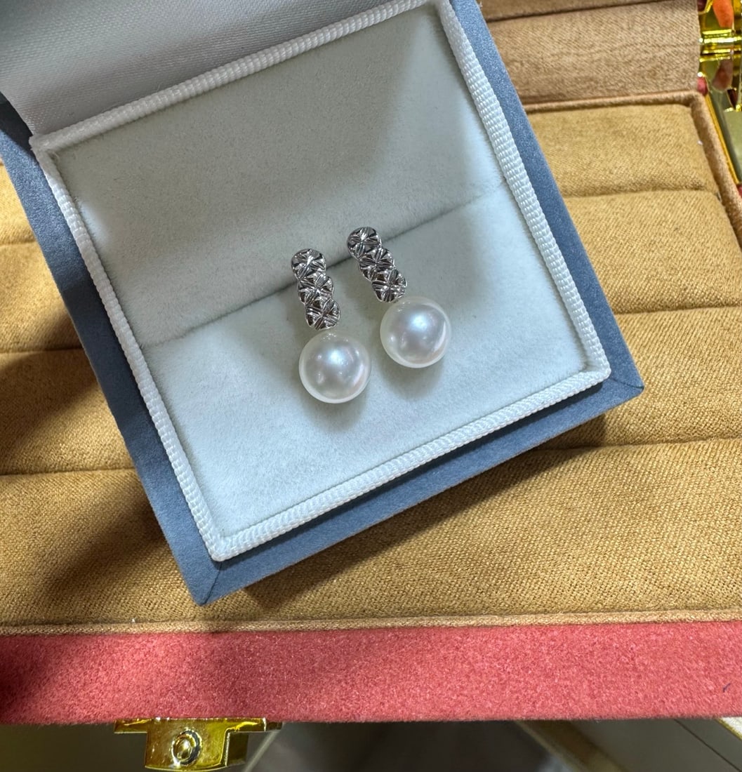 18K Gold Akoya Seawater Pearl Earrings - 2
