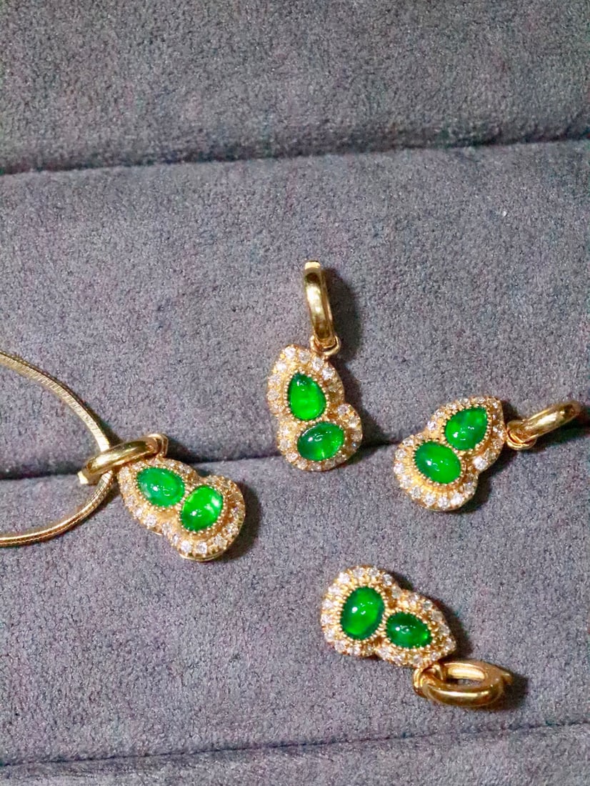 18K Gold Emerald Pendant - 2