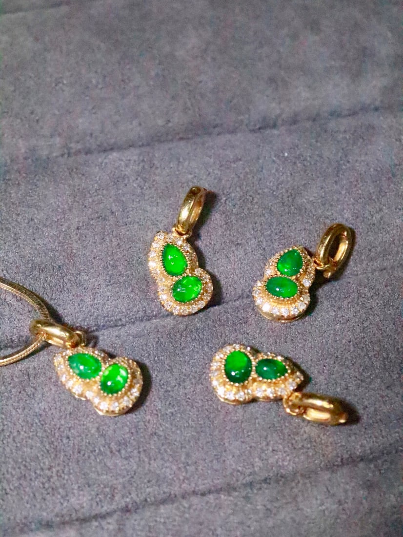 18K Gold Emerald Pendant - 3