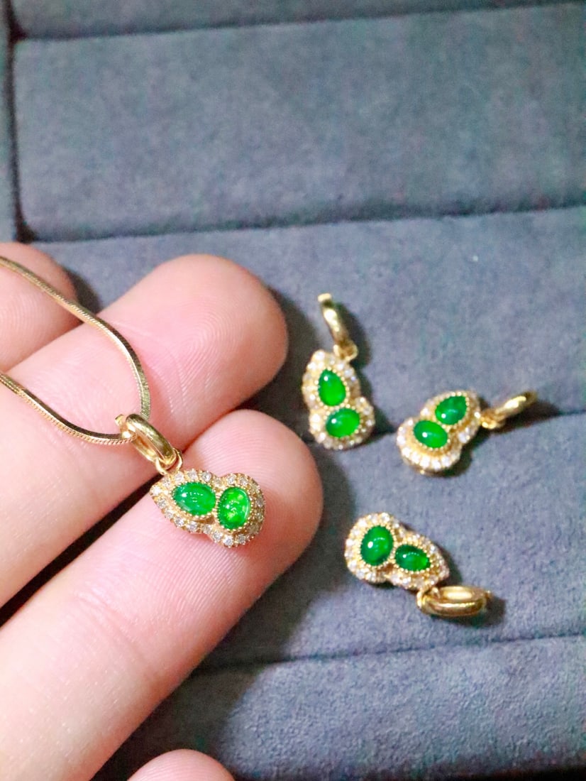 18K Gold Emerald Pendant - 4