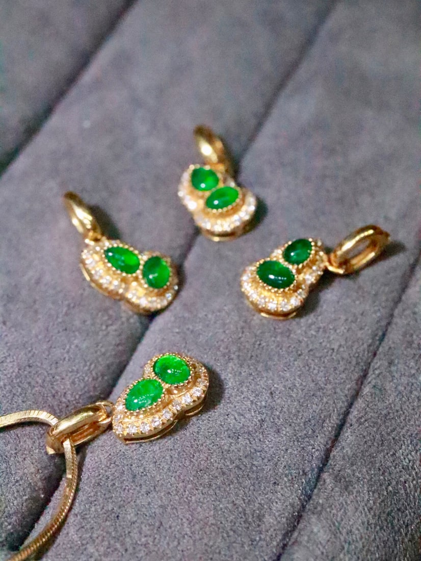 18K Gold Emerald Pendant - 5