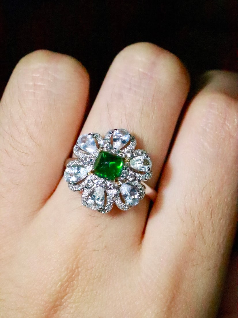 18K Gold Natural Tsavorite Ring - 5
