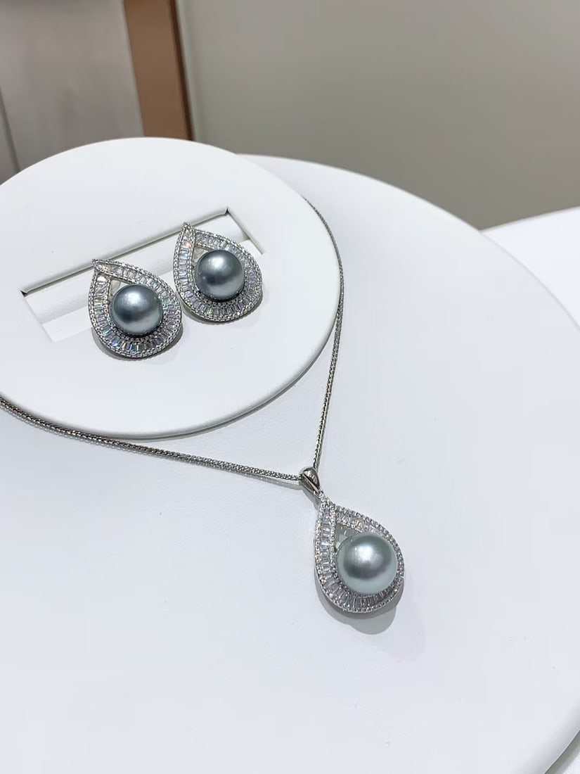 Platinum Flawless Grey Pearl Set - 2