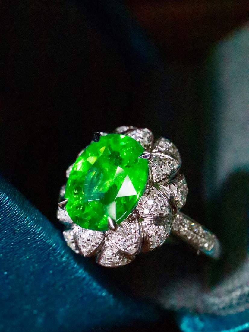 18K Gold Tsavorite Ring - 4