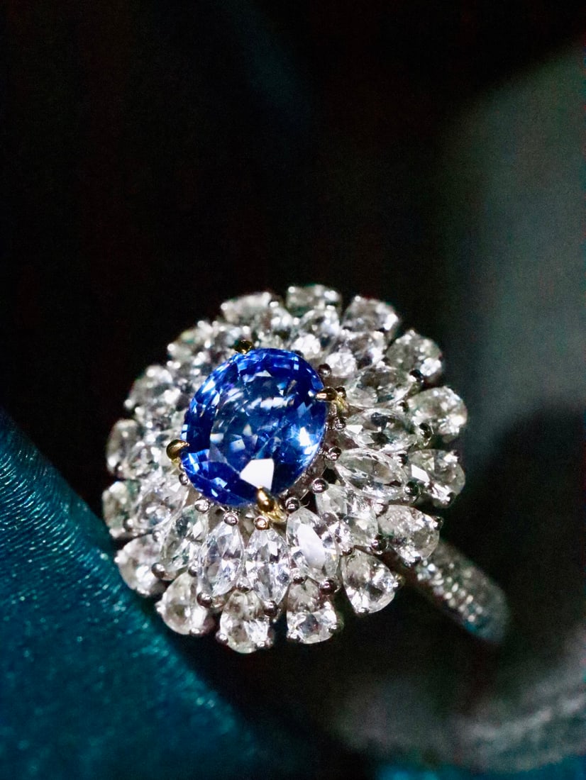 18K Gold Blue Sapphire Ring - 4