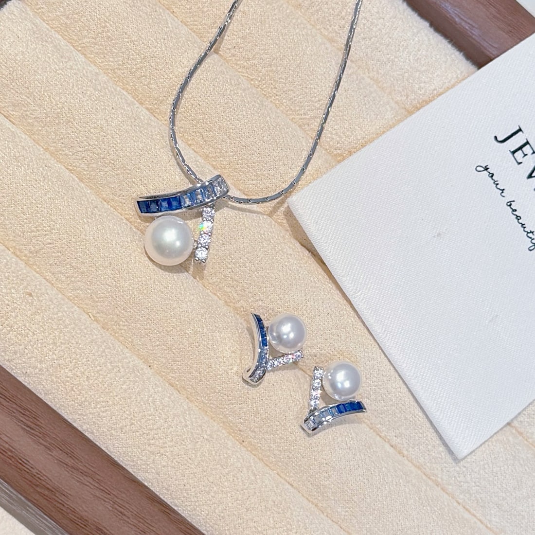 Natural Freshwater Pearl Set - 6
