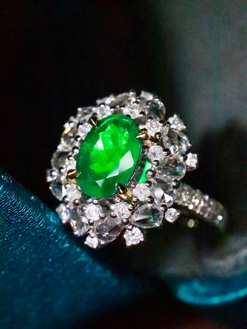18K Gold Emerald Ring - 4