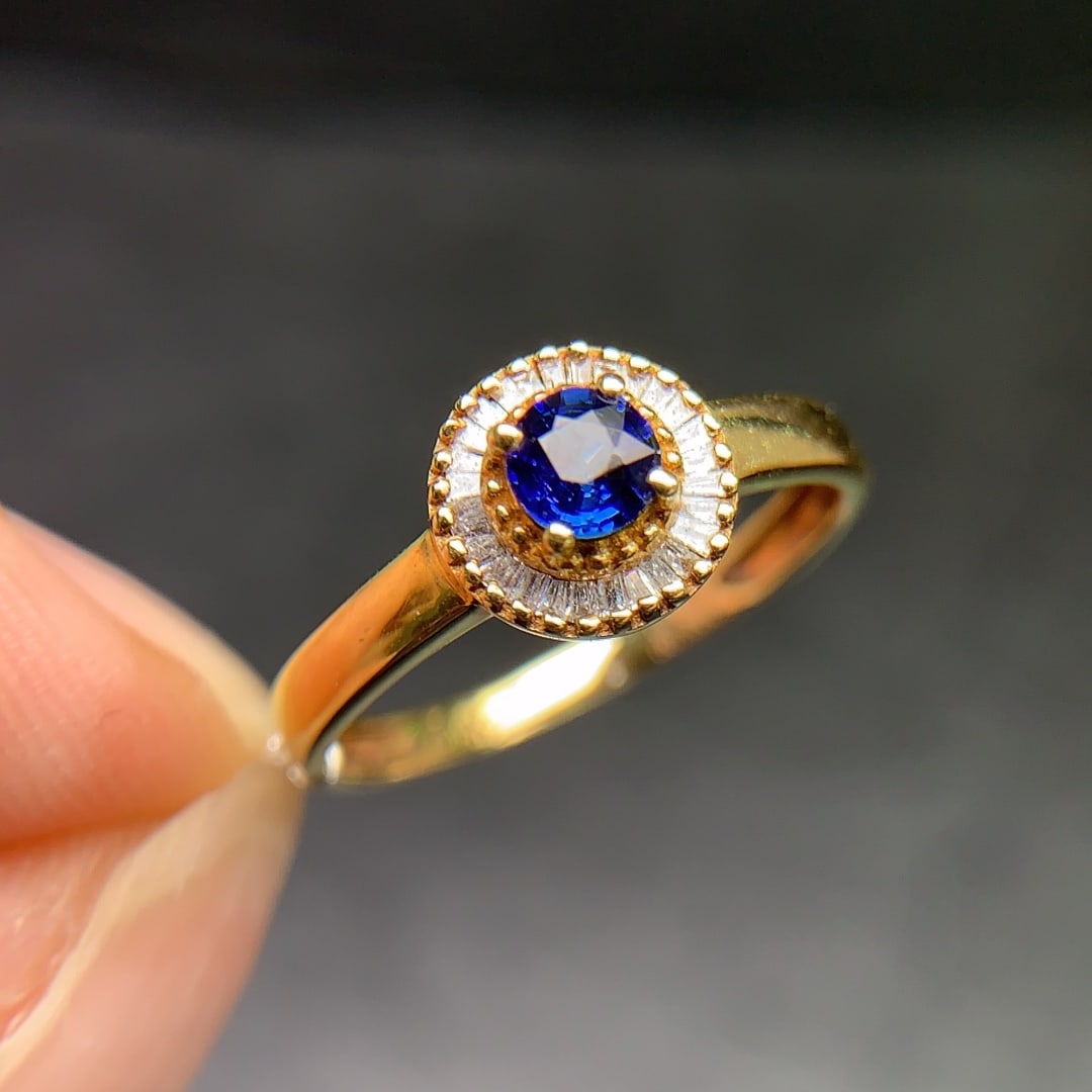 18K Gold Natural Sapphire Ring: Title: 18K Gold Natural Sapphire Ring Description: This ring features a natural sapphire set in 18K gold, exuding an elegant and luxurious aura. The sapphire's beautiful color is captivating. With