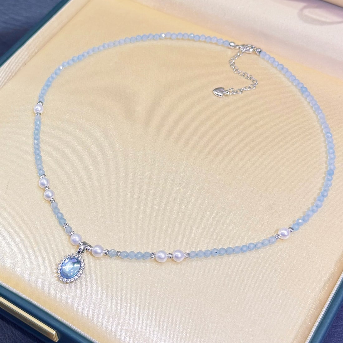 Natural Freshwater Pearl Necklace: Title: Natural Freshwater Pearl Necklace Description: This necklace features natural high-quality freshwater pearls, nearly round and nearly flawless, showcasing a perfect blend of elegance and
