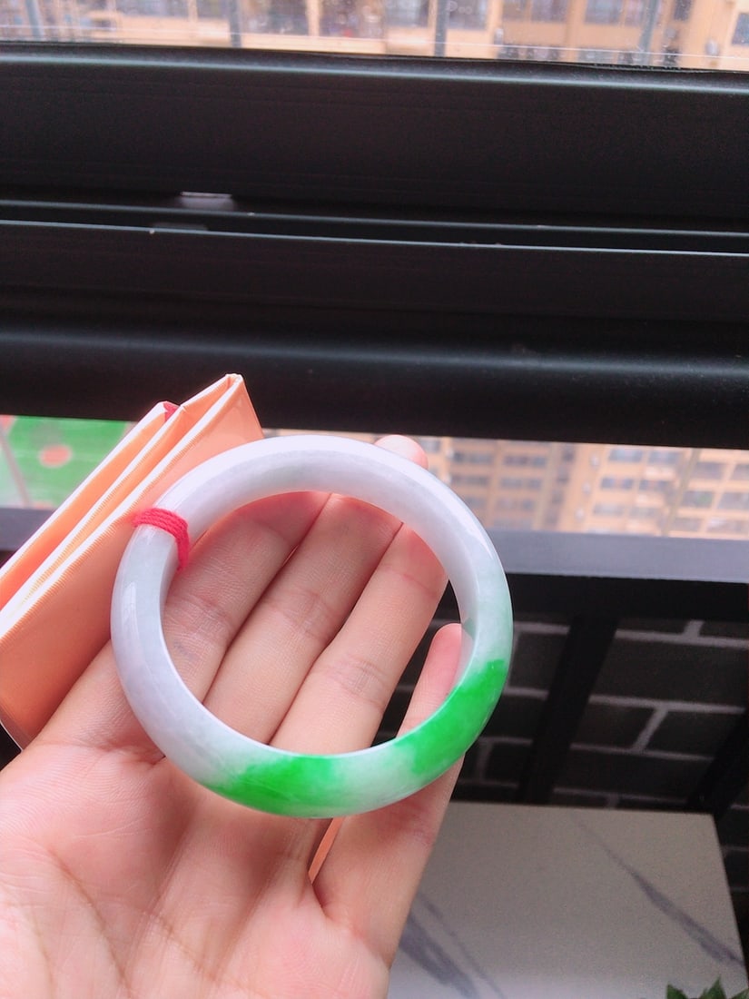 Floating Yang Green Jadeite Bracelet - 6