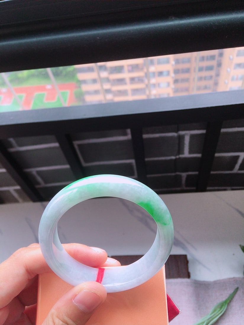 Floating Yang Green Jadeite Bracelet - 8