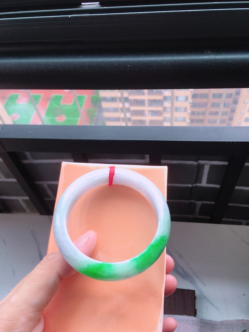 Floating Yang Green Jadeite Bracelet - 9