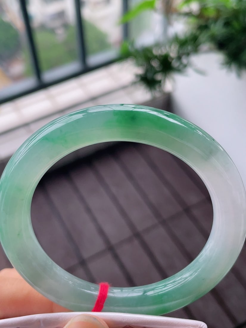 Ice Floating Green Round Bangle - 4