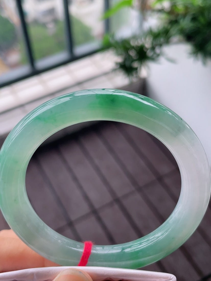 Ice Floating Green Round Bangle - 5