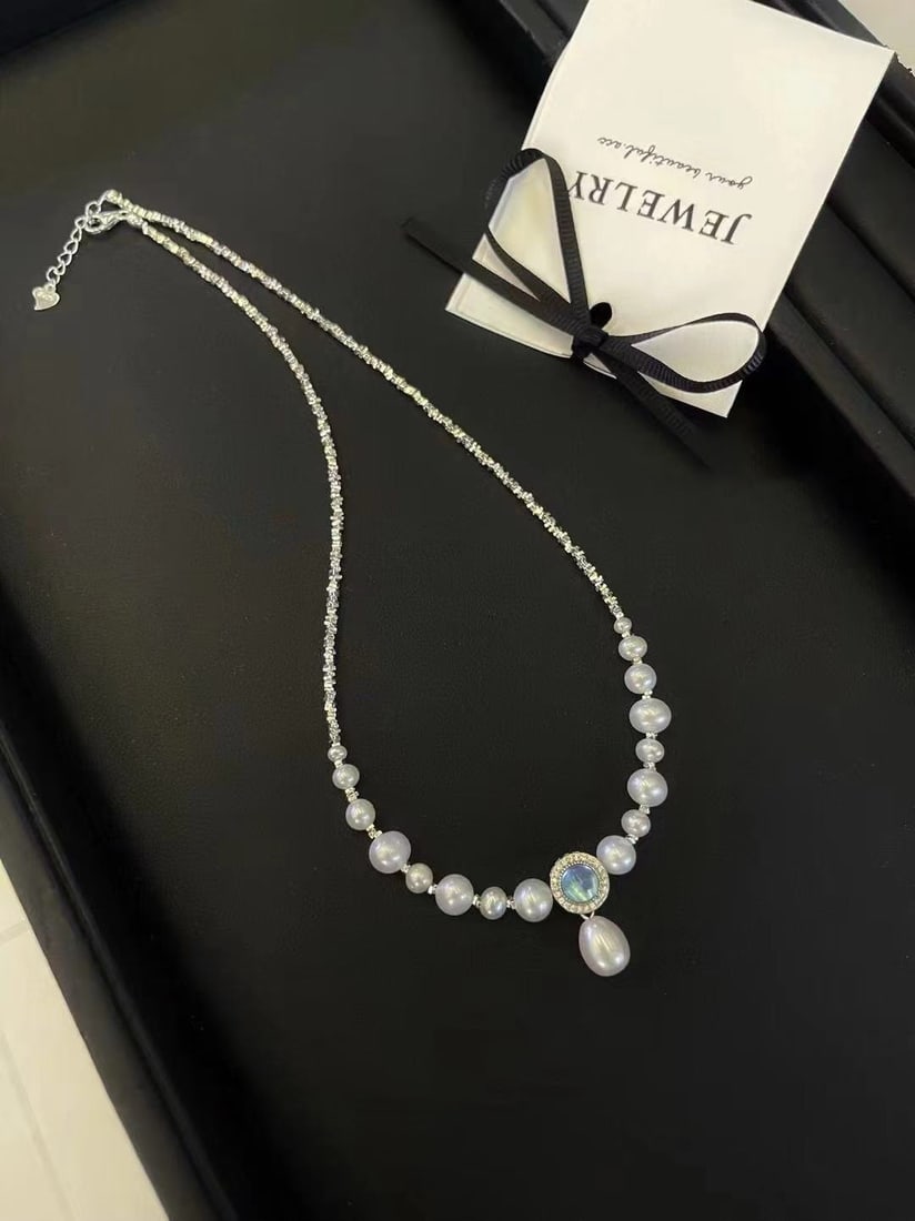 S925 Silver Natural Aquamarine Necklace: Title: S925 Silver Natural Aquamarine Necklace Description: This necklace is crafted from S925 silver, featuring natural aquamarine that exudes an elegant hue. The gradient design incorporates 3-8MM n