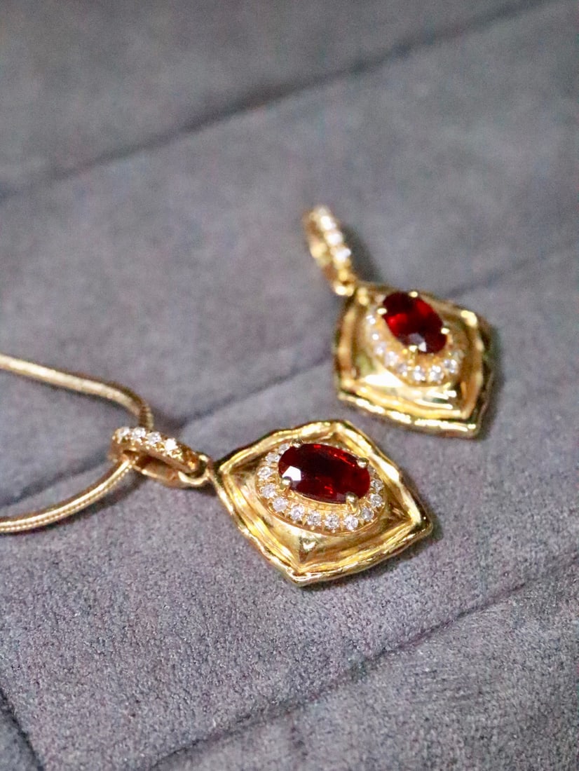 18K Gold Natural Ruby Pendant - 2