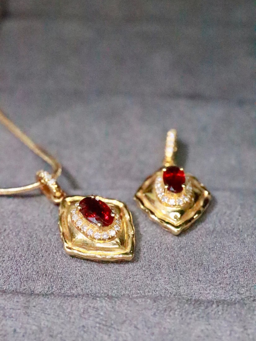 18K Gold Natural Ruby Pendant - 3