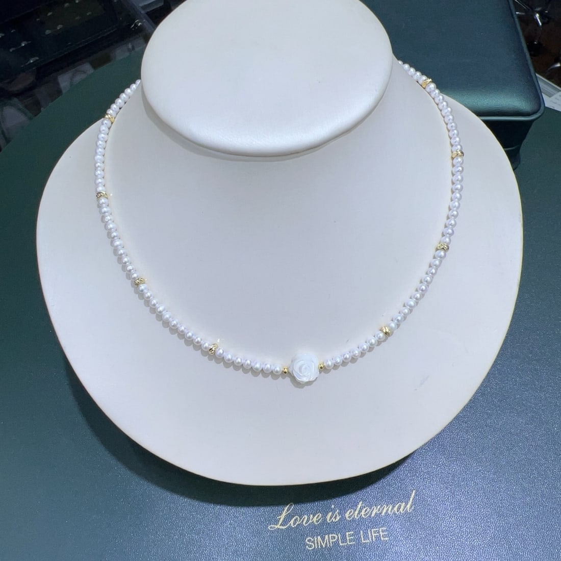 Mother-of-pearl necklace - 6