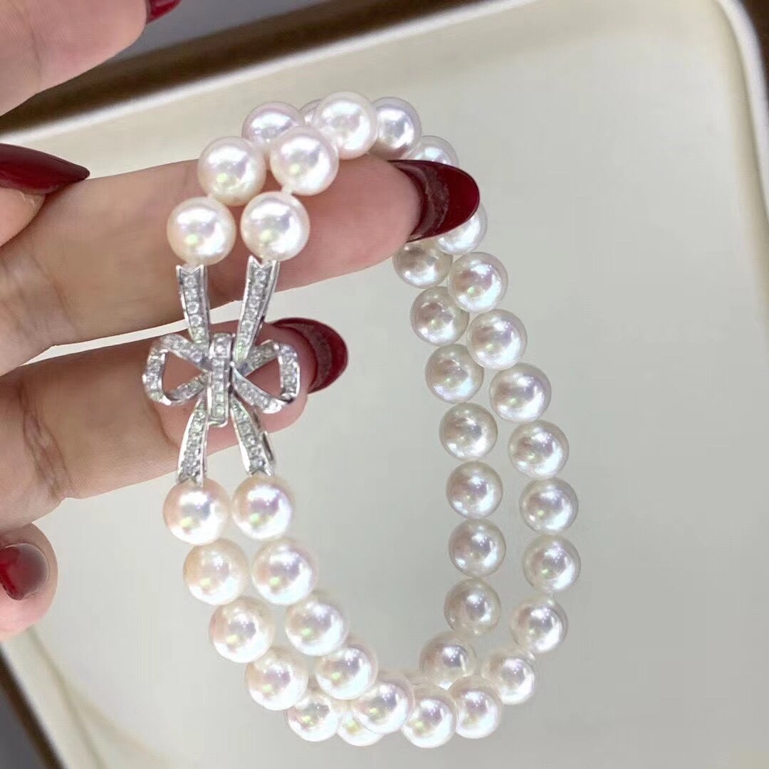 Natural Pearl Bracelet: Title: Natural Pearl Bracelet Description: This bracelet showcases the pure beauty of pearls with its elegant double-layer design. Each pearl is carefully selected, exuding a gentle luster. Whether fo