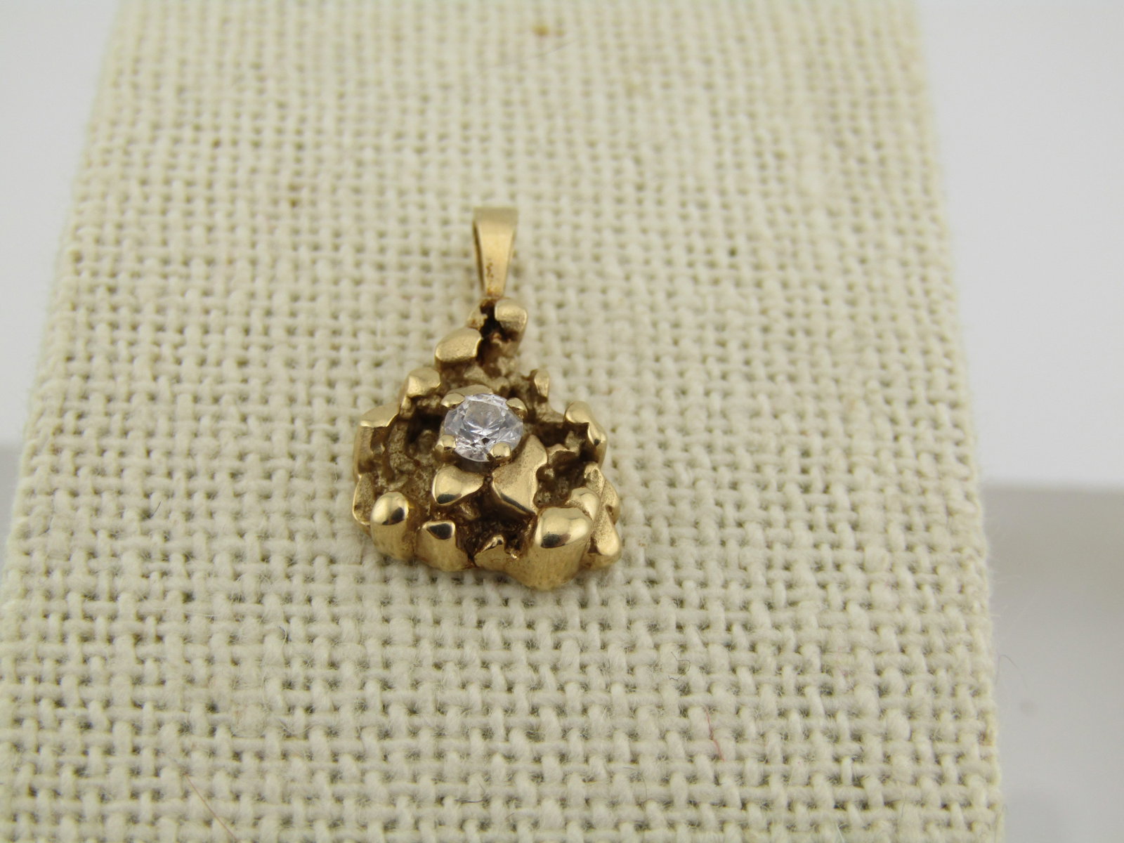 Vintage 14kt Nugget CZ Pendant. 1980's-1990's, 2.04 Grams: Title:Vintage 14kt Nugget CZ Pendant. 1980's-1990's, 2.04 Grams Description:Vintage 14kt Nugget CZ Pendant. 1980's-1990's, 2.04 Grams. This nugget sold from an estate in PA. It is a triangularish