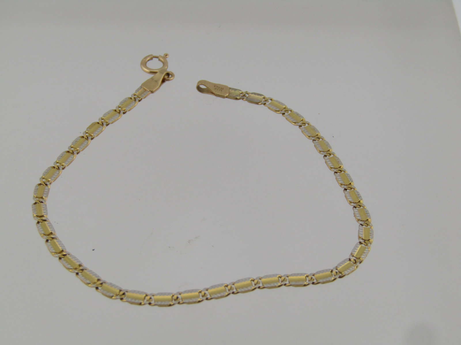 Vintage 14kt Stamped Link Bracelet, 6-1/3", 2.5mm, 1970's-1990's: Title:Vintage 14kt Stamped Link Bracelet, 6-1/3", 2.5mm, 1970's-1990's Description:Vintage 14kt Stamped Link Bracelet, 6-1/3", 2.5mm, 1970's-1990's. This has a spring ring clasp and is marked 14kt