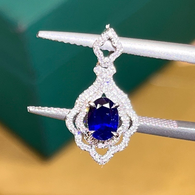 14K GOLD 0.74 CTW NATURAL SAPPHIRE and DIAMOND PENDANT: Title:14K GOLD 0.74 CTW NATURAL SAPPHIRE and DIAMOND PENDANT Description:Ref:230678134Gold Content:14K GoldMain Gemstone:SapphireNumber of stones:1Shape:OvalCarat Weight:0.57ct Color:Royal